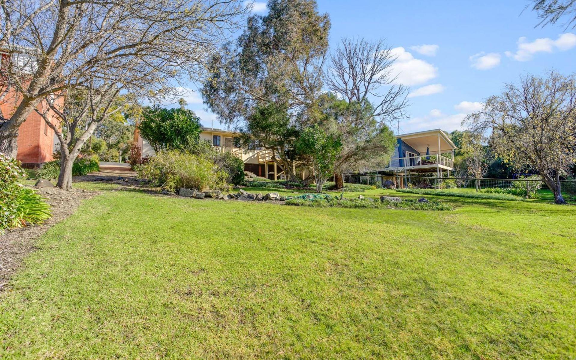 Comfortable Elevated Holiday Home Encounter Bay Exterior photo